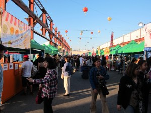 Less crowded food stall area